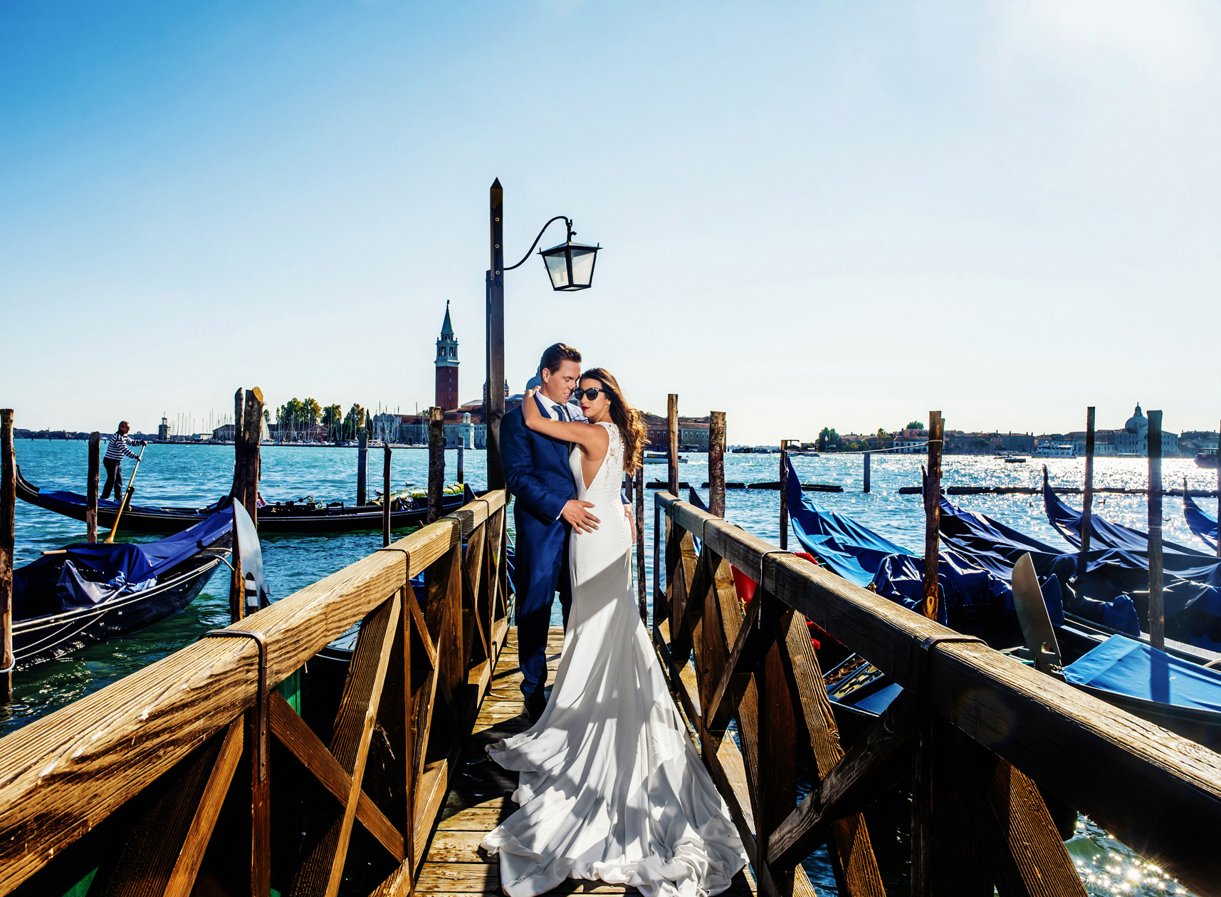 Boda por Ginés López fotógrafos de boda en Murcía, en los muelles de Venecia.
