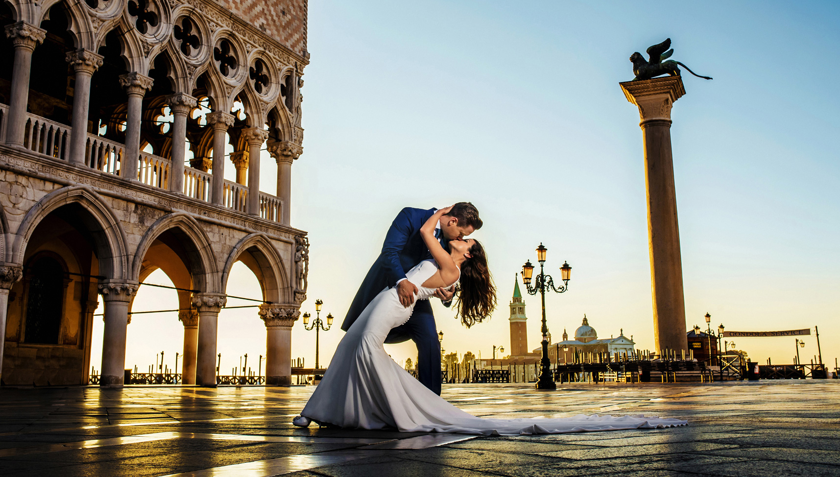 Post boda por Ginés López Fotografía de Autor en la Plaza de San Marco Venecia.